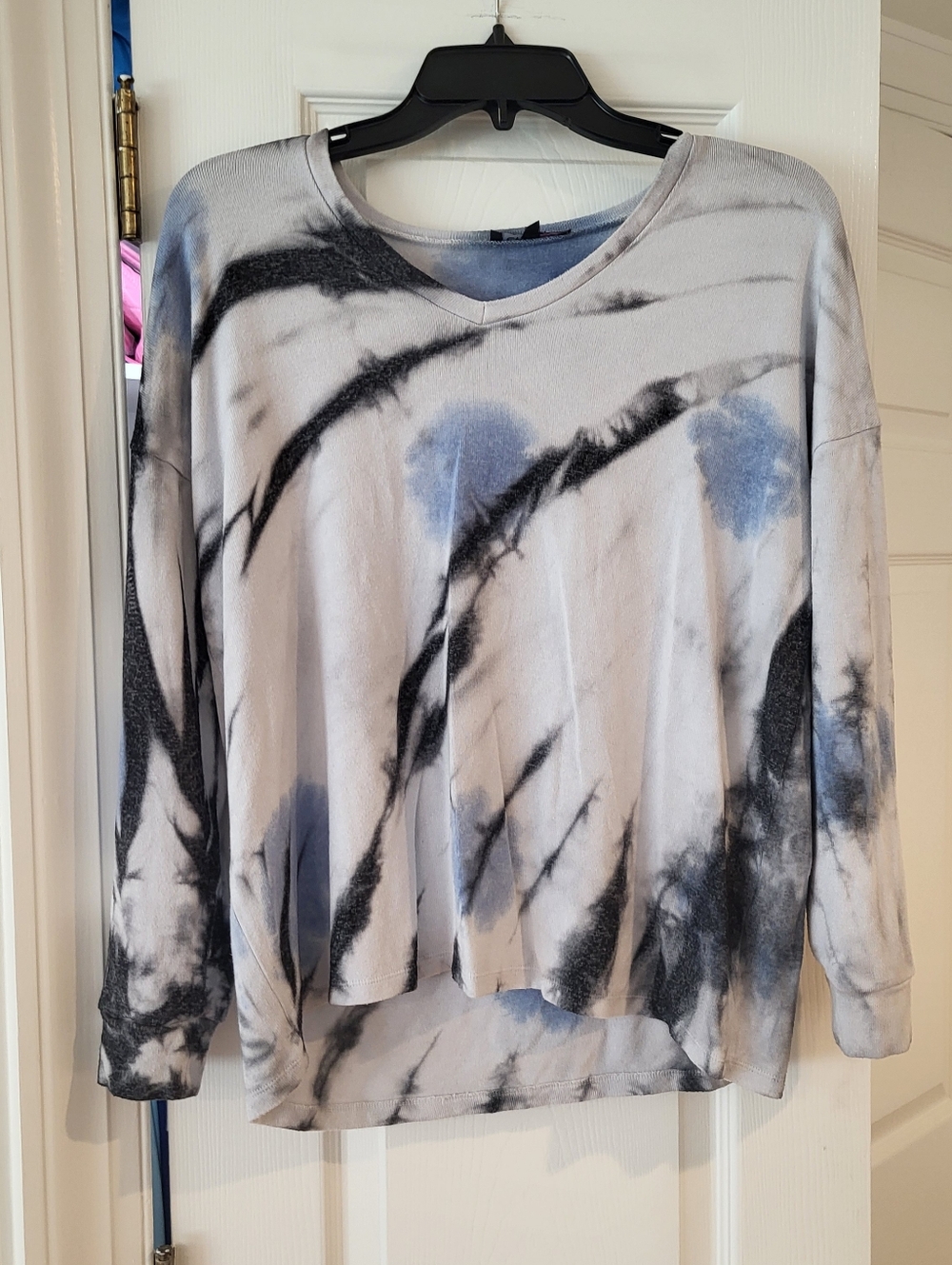french kyss Tie-Dye V-Neck Sweatshirt in Light Gray, Black and Blue